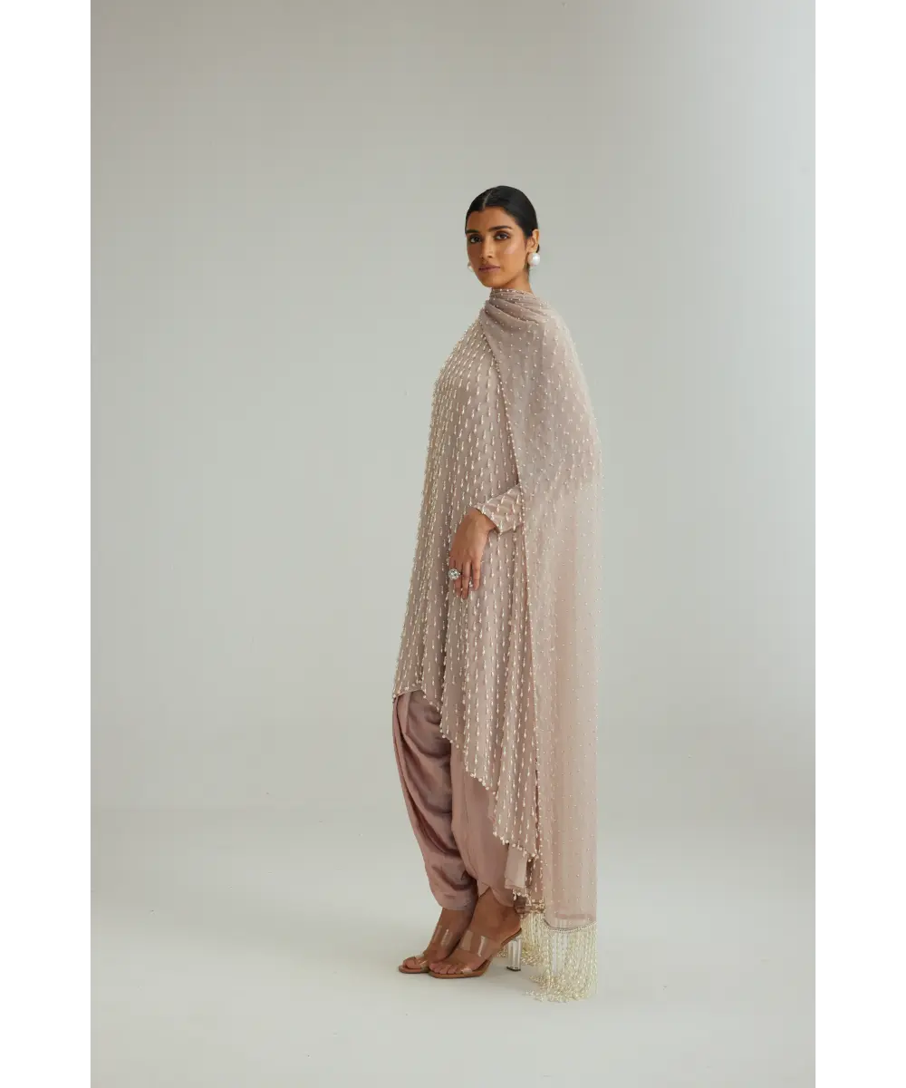 VVANI VATS- Ash Pink Pearl Drop Kurta set with Dupatta